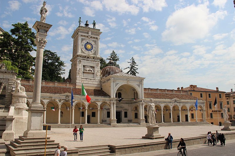 800px-Piazza_della_LibertàUdine